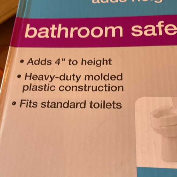 Raised toilet seat NIB - Picture 2 of 4